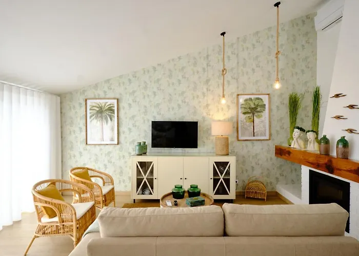 Holidays וילה נאזרה